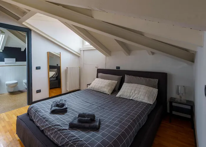 Mansarda A Due Passi Dal Centro Old2 Appartement